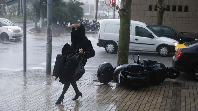 Десет души са загинали в резултат на бурите в Испания