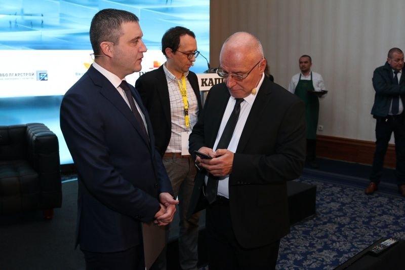 Министърът на финансите Владислав Горанов и управителят на БНБ Димитър Радев участваха в Годишната среща с бизнеса на в. Капитал. Снимка: БГНЕС