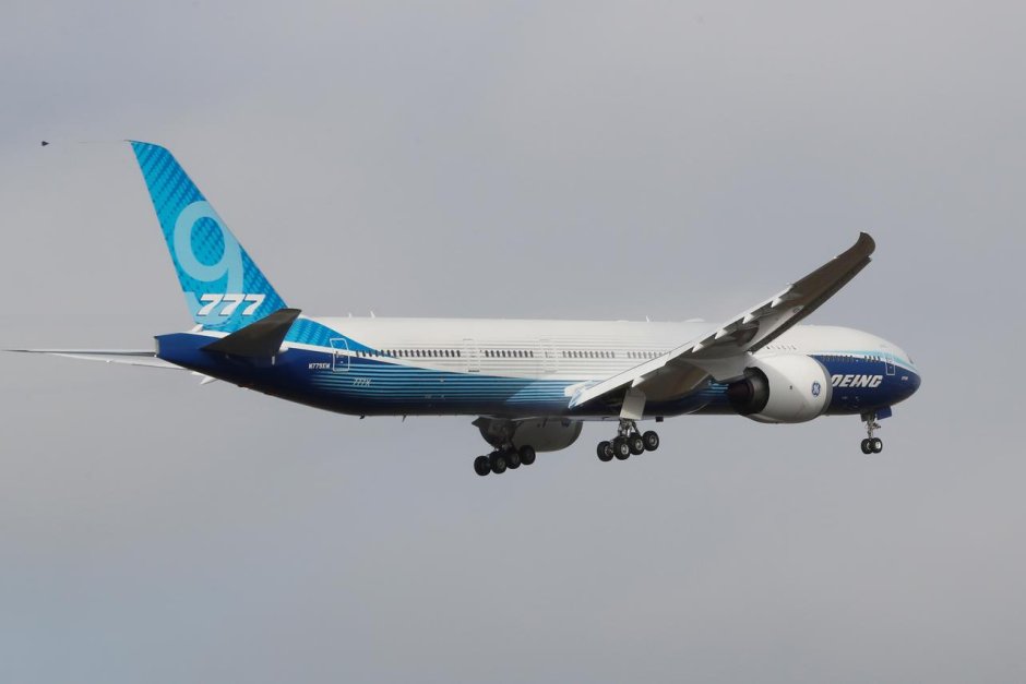 Най-големият двумоторен пътнически самолет "Боинг 777Х" извърши първия си тестови полет