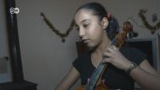 Как виолончелото промени живота на ромското момиче Мариана (видео)