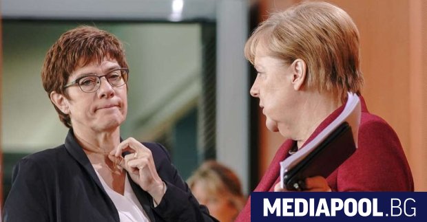 Недолюбвана и оспорвана сред собствените си привърженици Анегрет Крамп Каренбауер загърбила