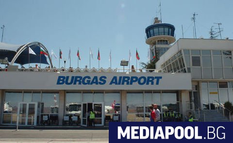 Обслужените през летищата Врана и Бургас пътници през миналата година