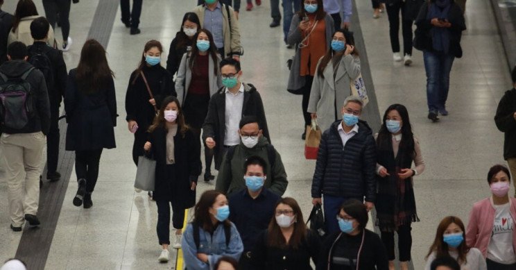 Граждани в Хонконг започнаха сами да произвеждат хирургически маски