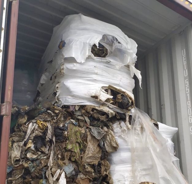 Още 74 контейнера с боклук ще бъдат върнати от Варна в Италия