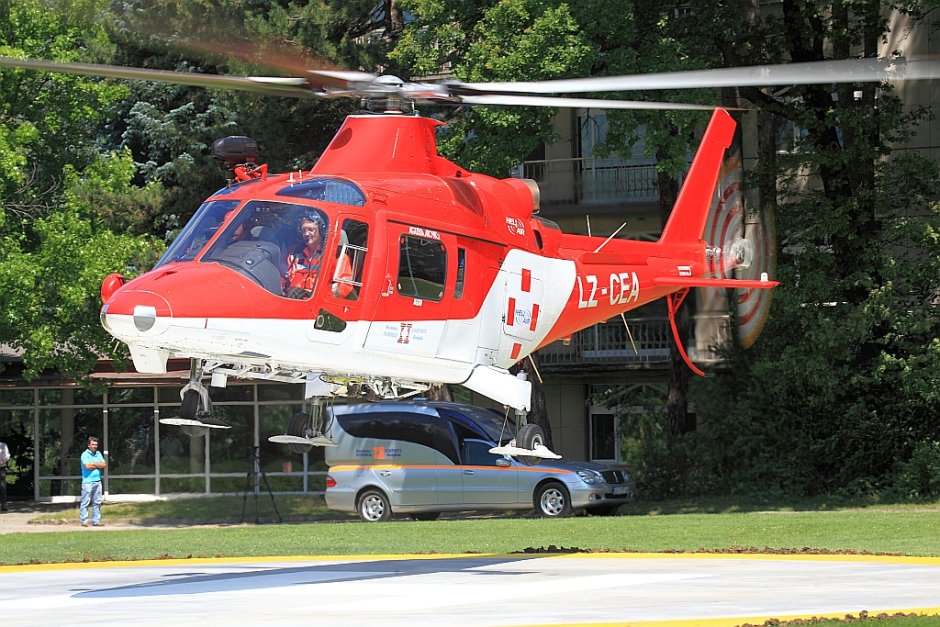 България ще купува два медицински хеликоптера за 20 млн. лв.