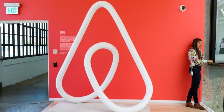 Airbnb забрани "къщите за купони" в Канада