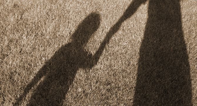 Властите разследват домашно насилие над дете с тежки травми