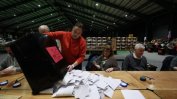 Трите основни ирландски партии с равни гласове на вота, броят се бюлетините