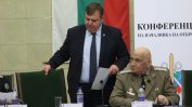 Каракачанов предупреди военните да не позволяват да бъдат използвани за политически цели