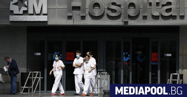 Испанското правителство нареди в петък всички хотели в страната да