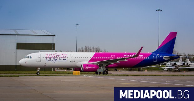 Нискотарифната компания Уиз Еър (Wizz Air) обяви, че временно намалява