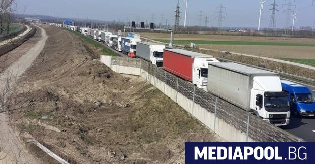 Австрия призова сърбите и турците имигрирали в Западна Европа да