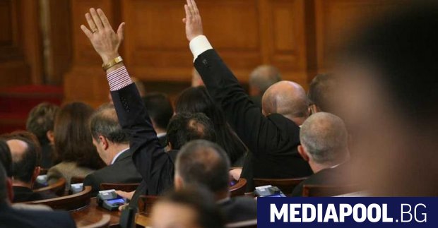 Мнозинството в парламента прие на първо четене специалния закон за