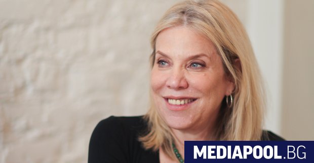 Мариан Залцман е старши вицепрезидент Глобални комуникации на Филип Морис