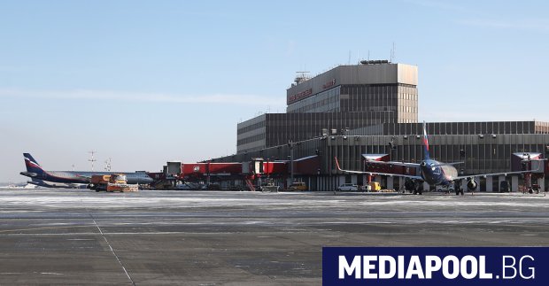 Пътнически самолет от Москва за София се върна на руското