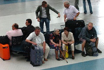 389 българи се прибраха в родината си с помощта на МВнР за една седмица