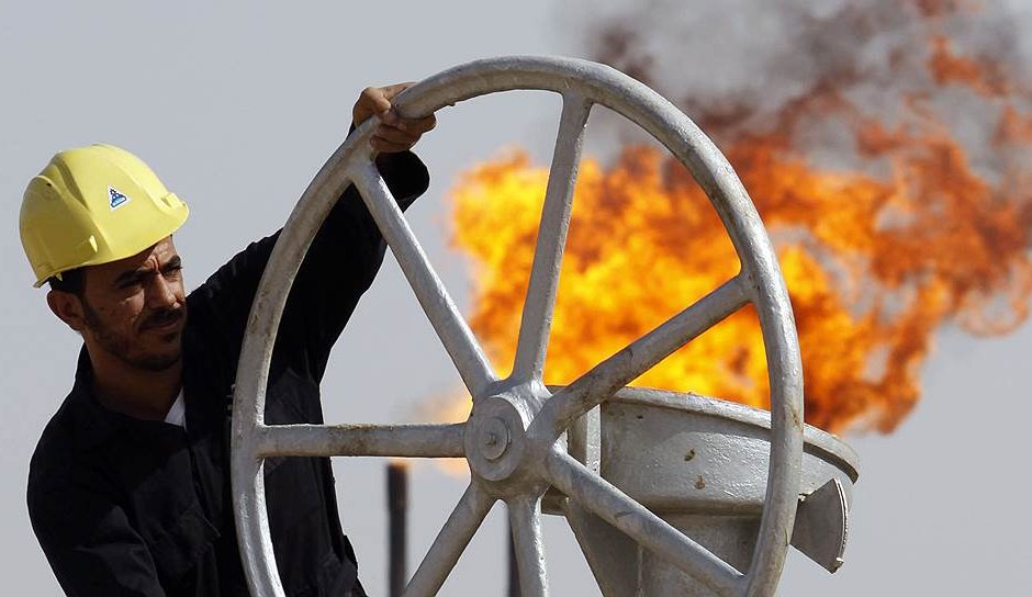 Петролът пак пое надолу след увеличен добив от Саудитска Арабия и ОАЕ