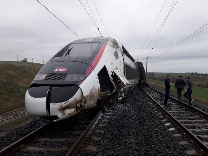 Десетки ранени при дерайлиране на скоростен влак във Франция