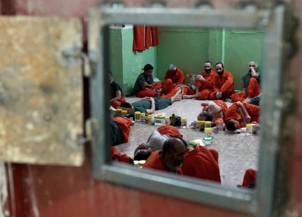 Иран пусна около 70 000 затворници заради епидемията от коронавируса