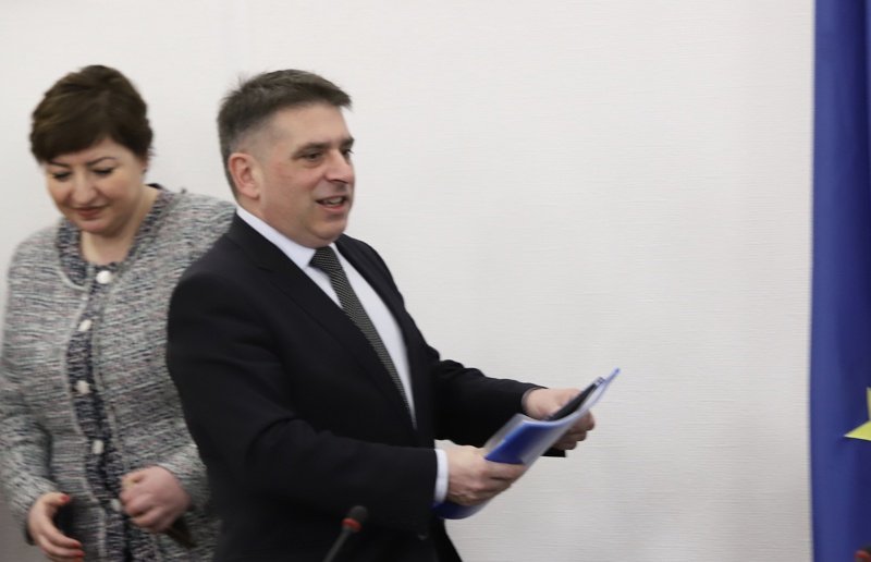 Правосъдният министър Данаил Кирилов и председателят на правната комисия Анна Александрова, депутат от ГЕРБ 
