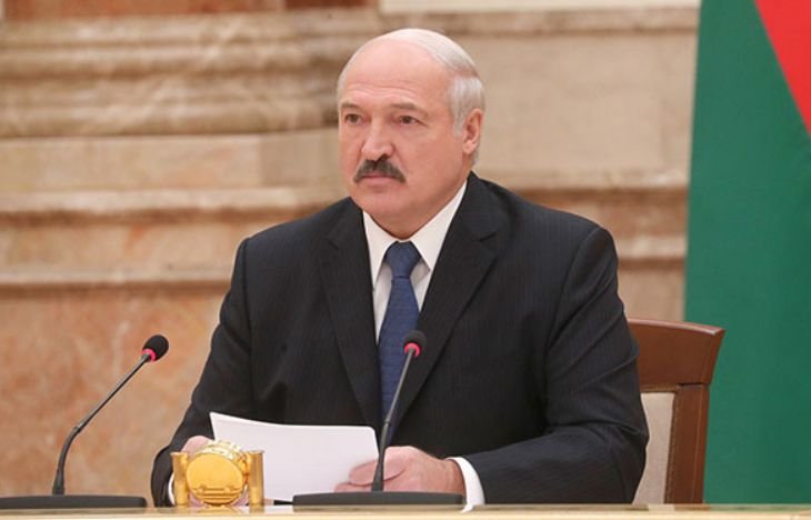 "Тракторът ще излекува всички": Съвети на Лукашенко срещу Covid-19