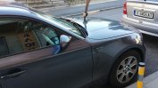 Автомобил във Варна осъмна със забита кирка на предния капак