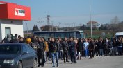 Работници от завода на "Язаки" в Димитровград протестираха заради липса на маски