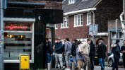 Опашки за марихуана в Амстердам, сексклубовете също затварят