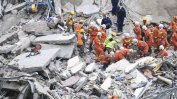 Под развалините на срутения хотел в Китай остават 22 души
