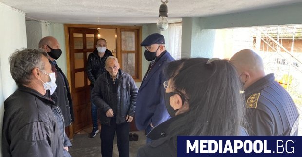 Главният прокурор Иван Гешев посети нападнат и пребит възрастен мъж