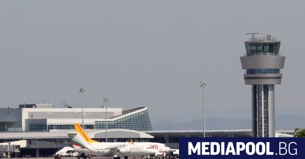 Пътниците на летище София са намалели с повече от половина