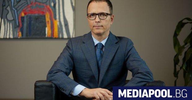 Отстраняването на главния изпълнителен директор на държавната Българска банка за