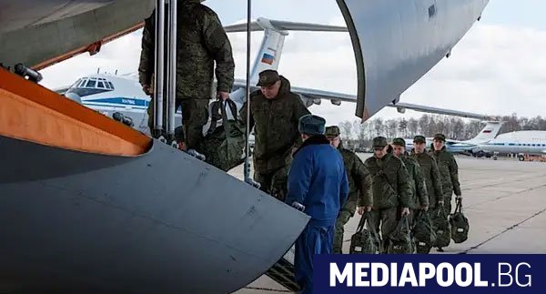 Руският военен самолет натоварен с медицински материали се приземи в