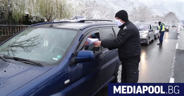 За пореден ден МВР промени правилата за преминаване през сформираните
