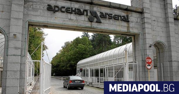 Военният завод Арсенал в Казанлък започва работа в понеделник при