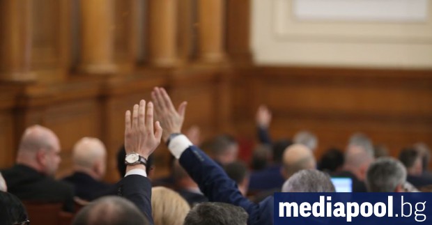 Парламентът се събира извънредно в понеделник заради ветото на президента