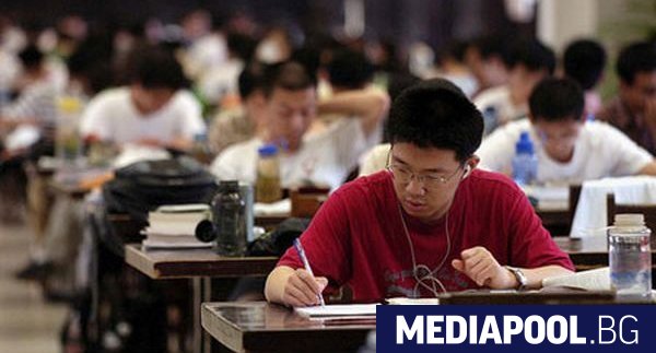 Китай съобщи че матурите в страната провеждани обичайно през юни