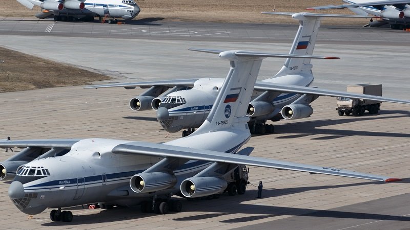 Русия изпрати десет военни самолета с помощ за Италия