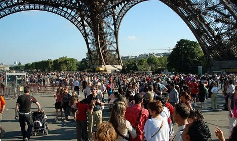 Забраната за събирания по бреговете на Сена в Париж остава в сила