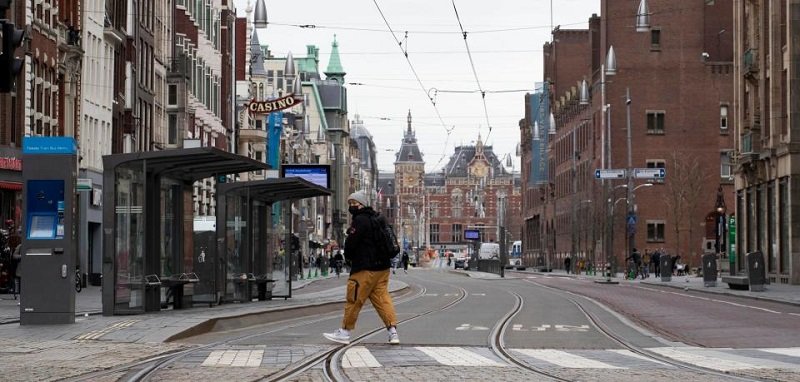 Броят на случаите на коронавирус в Нидерландия нарасна с над 1000