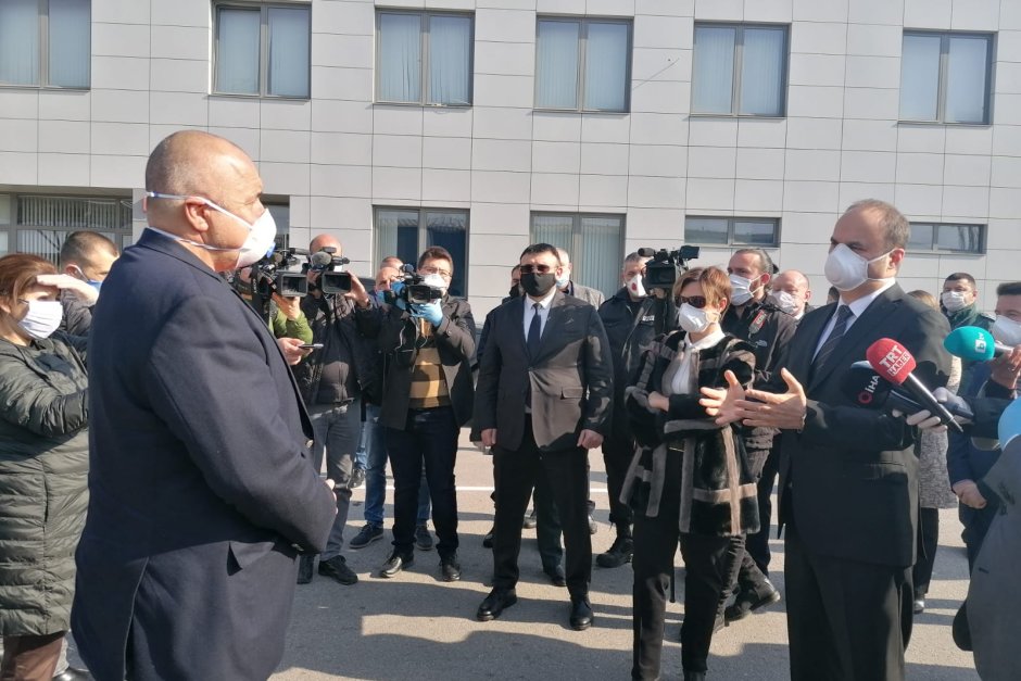 Премиерът Бойко Борисов се срещна с валията на Одрин Екрем Джаналп по време на инспекцията на ГКПП "Капитан Андреево" и благодари на турската страна за решаването на проблема с товарния трафик