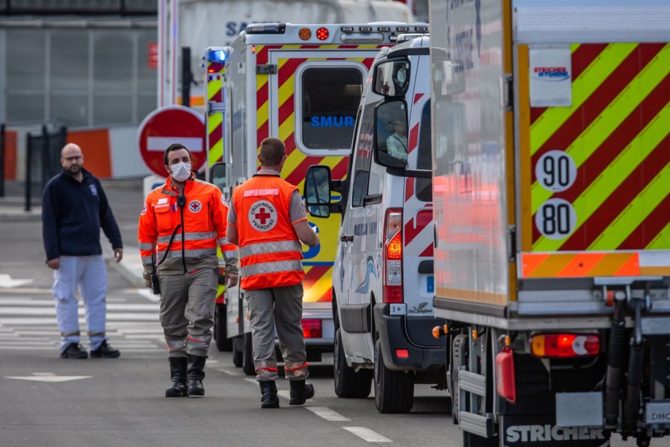 Двама убити и 7 ранени при нападение с нож във Франция