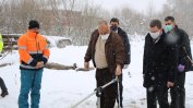 Борисов помирява Ревизоро и кмета на Перник: Пийте по една ракия за дезинфекция (видео)