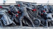 Москва иска да вкарва в затвора за премахването на съветски паметници в чужбина