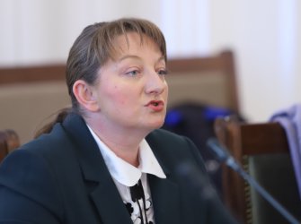 Родители в неплатен отпуск с 375 лв. еднократна помощ