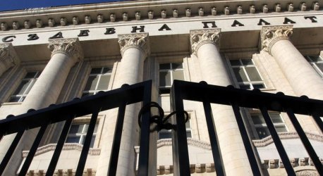 Клипът с разголените жени: Какво уронва престижа на съдебната власт