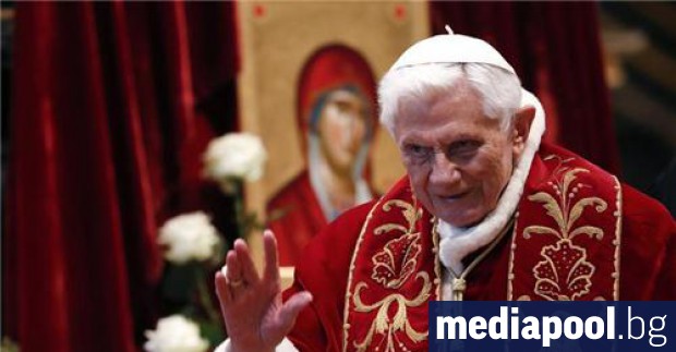 Една значима нова биографична книга за оттеглилия се папа Бенедикт
