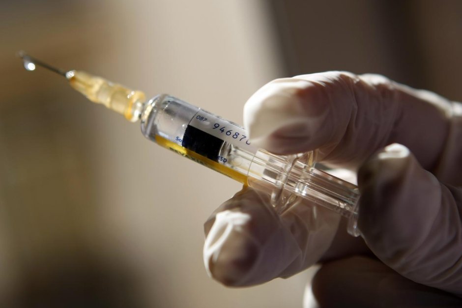 Тестове върху хора на ваксина срещу коронавируса може да започнат в Италия през лятото