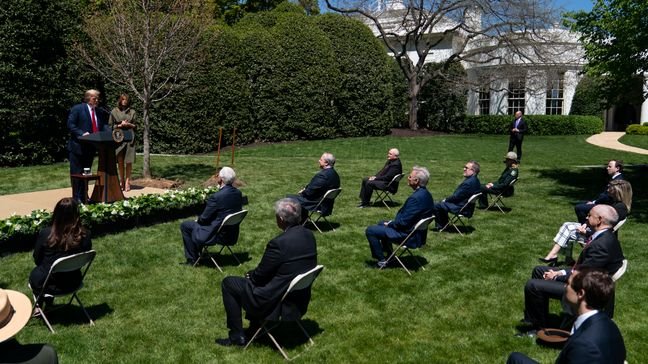 Президентът Тръмп дава пресконференция на поляната пред Белия дом