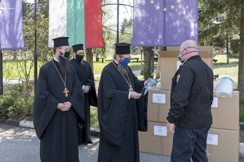 Софийската митрополия дари предпазни шлемове на жандармерията